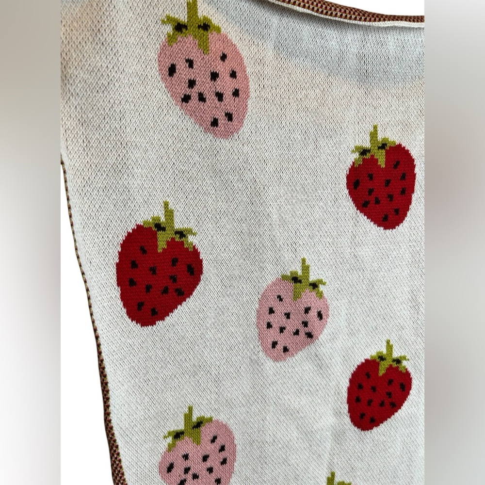 Christian Siriano 100% Cotton Red/Pink Strawberry Cottage Core Dish Towel - Picture 2 of 5